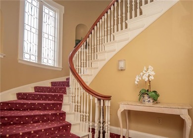 Immaculate Penthouse Condominium in a Desirable Kay/Catherine - photo 9