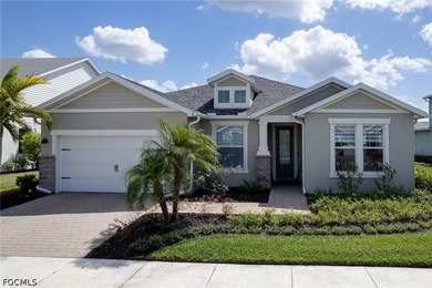 LAKEFRONT POOL HOME | NOW $675,000 | JOB RELOCATION Exceptional - photo 2