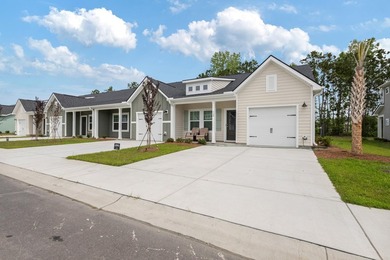 This beautifully designed 3 bedroom, 3 full bath townhome-style - photo 4