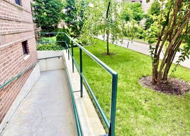 Beautiful Coop Building Located In the Heart of Flushing - photo 5