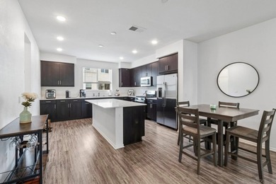 Welcome to Playa Del Sol living at its finest! This beautifully - photo 6