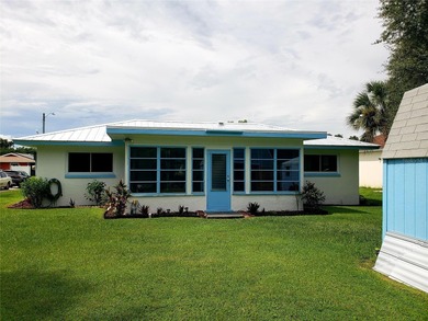 Welcome to easy Florida living! This 2-bed, 2-bath home sits in - photo 7