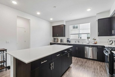 Welcome to Playa Del Sol living at its finest! This beautifully - photo 10