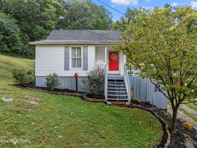 Fort Loudoun Lake Home For Sale in Knoxville Tennessee