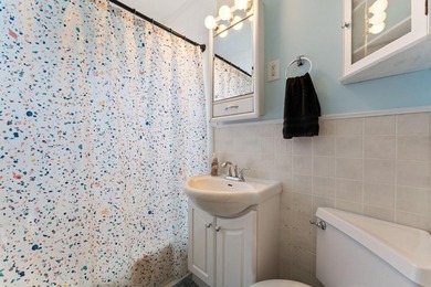 Welcome home to this charming 3-bedroom gem, perfectly situated - photo 12