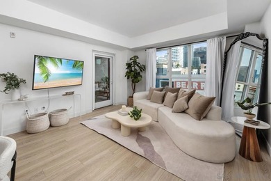 Sophisticated urban living meets exceptional indoor-outdoor - photo 5