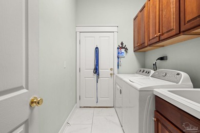 Welcome to Harbour Pointe, a gated private enclave of just 27 - photo 32