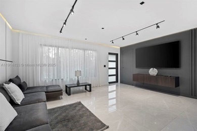 Totally brand-new remodeled and rarely offered furnished gem - photo 3