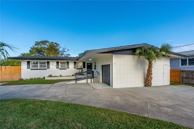 Beachside luxury awaits in this sought-after Ormond Beach - photo 2