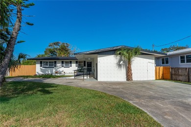 Beachside luxury awaits in this sought-after Ormond Beach - photo 3