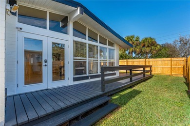 Beachside luxury awaits in this sought-after Ormond Beach - photo 4