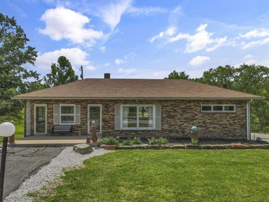 Welcome to the heart of the Hocking Hills--where privacy, views - photo 3