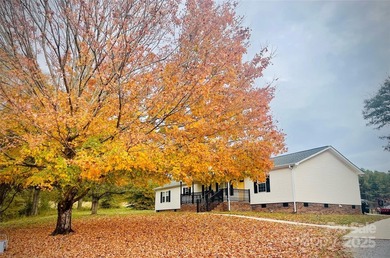 Looking for a little extra space? This inviting 3BR/2BA home in - photo 2