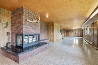 A true Mid-Century Modern legacy property on 2.12 private acres - photo 31
