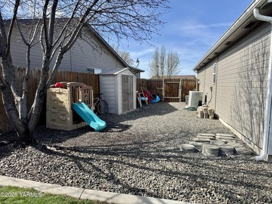 Welcome to this well-maintained 3-bedroom, 2-bathroom home - photo 31