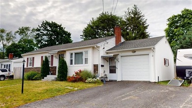 Welcome to 27 Amherst Road, a beautifully maintained ranch - photo 5