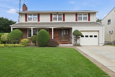 Welcome to this beautifully maintained Colonial, offering the - photo 1