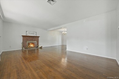 Welcome to this beautifully maintained Colonial, offering the - photo 3