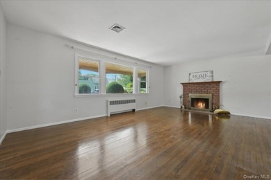 Welcome to this beautifully maintained Colonial, offering the - photo 5