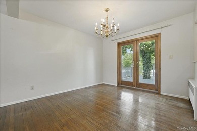 Welcome to this beautifully maintained Colonial, offering the - photo 9