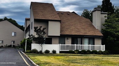 Welcome to 109 Cotswold Circle, a beautifully maintained - photo 3