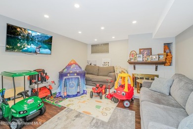 Welcome to 287 Abingdon Ave, a fully renovated three-bedroom - photo 14