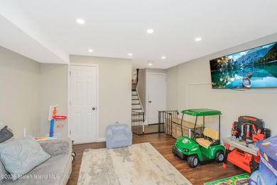 Welcome to 287 Abingdon Ave, a fully renovated three-bedroom - photo 15