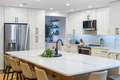 Welcome to 480 W. Davis Boulevard, where timeless Davis Islands - photo 7