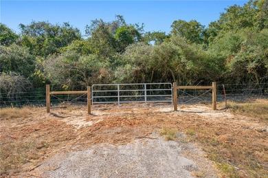 (private lake, pond, creek) Acreage For Sale in Caldwell Texas