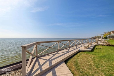 ** Beautifully Updated Ranch-style 2 bedroom, 2 full bath - photo 4