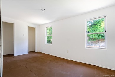 Colonial-style home featuring 4 bedrooms, 1.5 baths, formal - photo 12