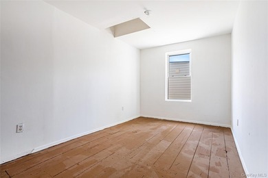 Colonial-style home featuring 4 bedrooms, 1.5 baths, formal - photo 13
