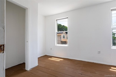 Colonial-style home featuring 4 bedrooms, 1.5 baths, formal - photo 15