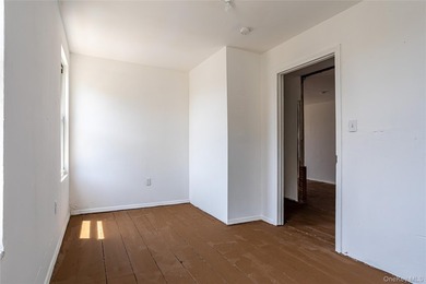 Colonial-style home featuring 4 bedrooms, 1.5 baths, formal - photo 18