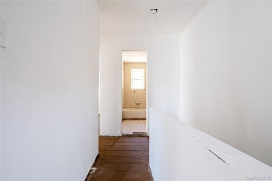 Colonial-style home featuring 4 bedrooms, 1.5 baths, formal - photo 20
