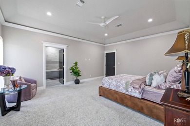 Welcome to this exquisite residence in the highly desirable - photo 20