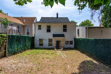 Colonial-style home featuring 4 bedrooms, 1.5 baths, formal - photo 22
