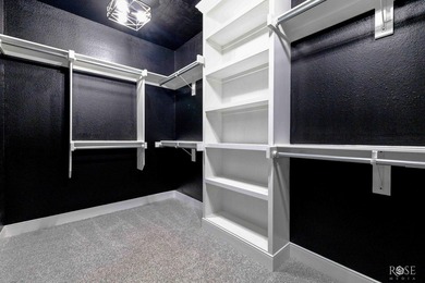 Welcome to this exquisite residence in the highly desirable - photo 27