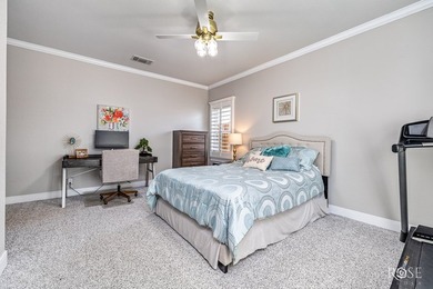 Welcome to this exquisite residence in the highly desirable - photo 28