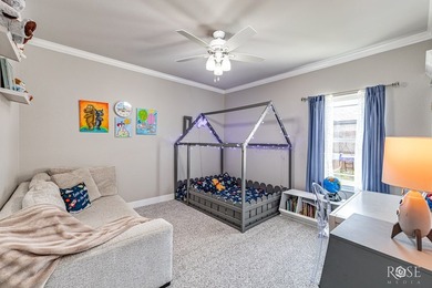 Welcome to this exquisite residence in the highly desirable - photo 32