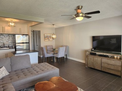 Gorgeous renovated 1 bed 1 bath located in the lovely Andover - photo 3