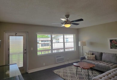 Gorgeous renovated 1 bed 1 bath located in the lovely Andover - photo 5
