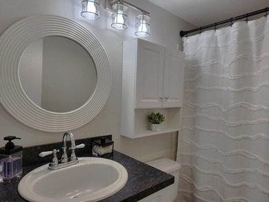 Gorgeous renovated 1 bed 1 bath located in the lovely Andover - photo 10