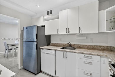 Beautifully remodeled condo located in prime location in Sunny - photo 8