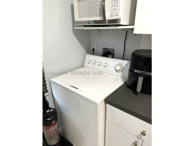 Welcome to this charming 2-bedroom, 2-bathroom corner villa in - photo 8