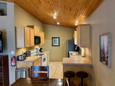 2540 sq.ft. Townhome being offered fully furnished. Spacious - photo 7