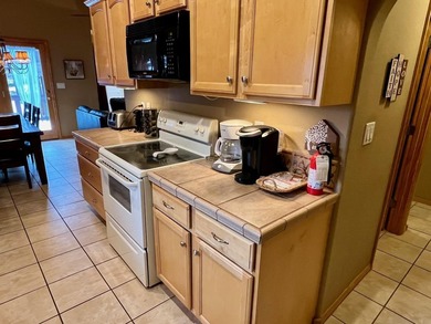 2540 sq.ft. Townhome being offered fully furnished. Spacious - photo 10