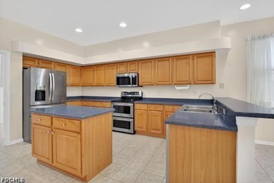 This is the home for you in this beautiful two-story 5 bedroom 3 - photo 4