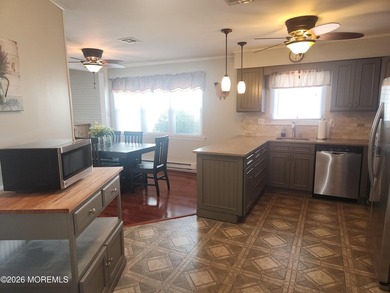 Nicely kept Melville model in desirable Lions Head North. Wood - photo 8