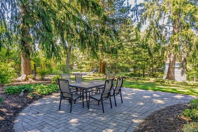 Welcome to this wonderful, expanded Colonial with a spacious - photo 7